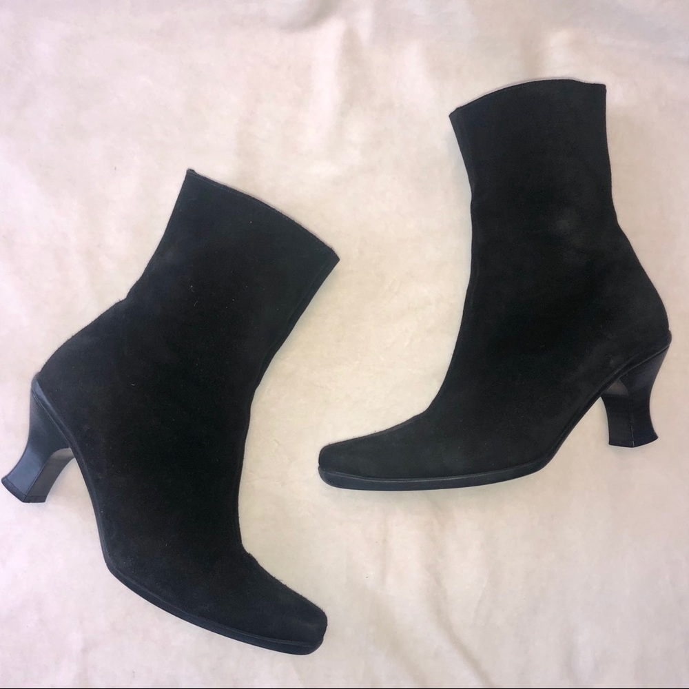 La Canadienne waterproof black suede boot EUC sz 8